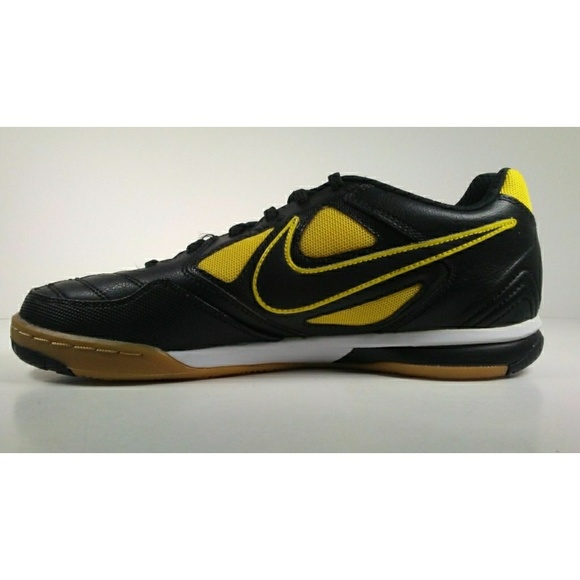 Athletic_Shoes